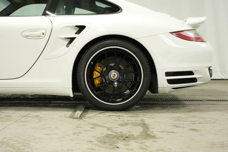 Used 2013 Porsche 911 Turbo S image 41