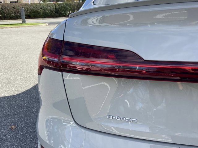 Used 2022 Audi e-tron Premium w/ Convenience Plus Package image 30
