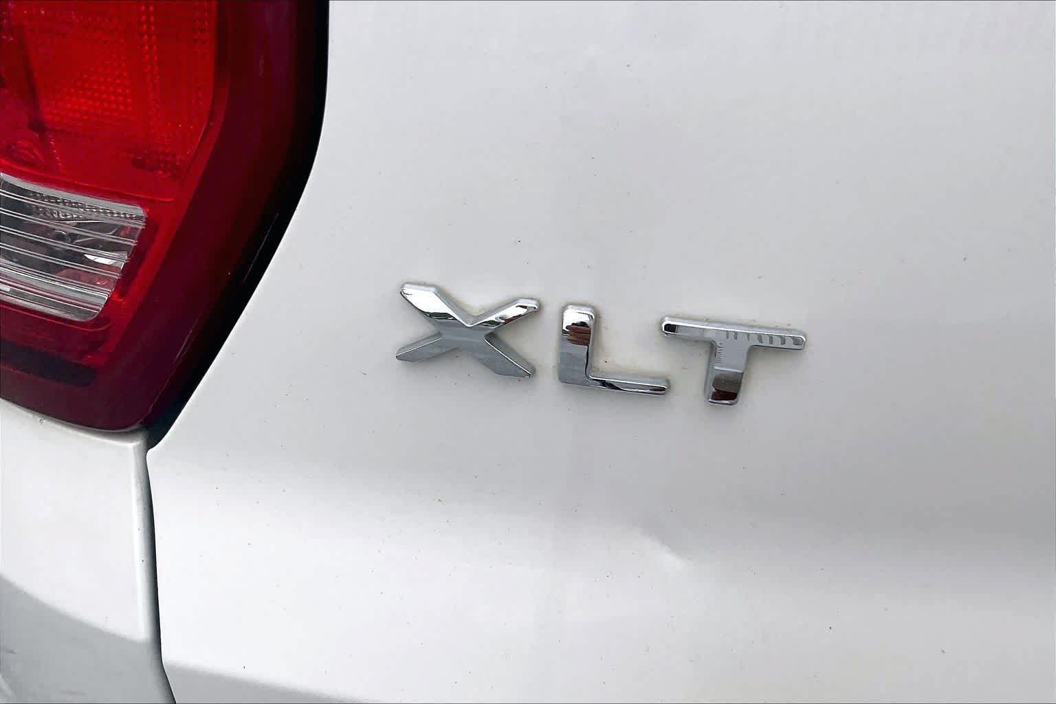 Used 2016 Ford Explorer XLT w/ Equipment Group 202A AWD/4WD image 9
