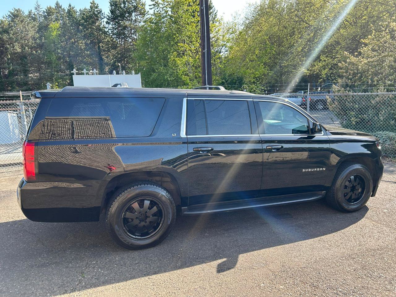 Used 2018 Chevrolet Suburban LT AWD/4WD image 4