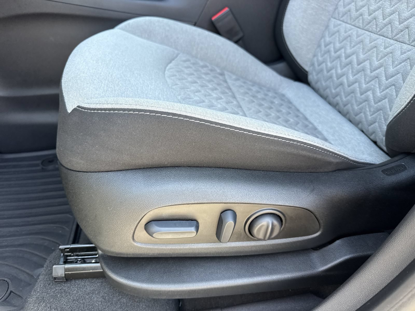 Used 2023 Chevrolet Equinox LS w/ LS Convenience Package FWD image 17