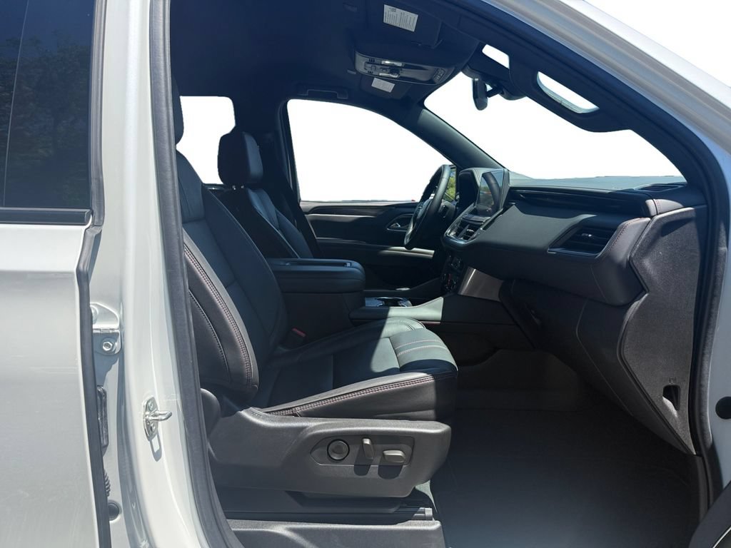 Used 2021 Chevrolet Tahoe RST w/ Luxury Package RWD image 15