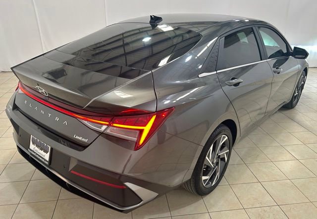 Used 2024 Hyundai Elantra Limited FWD image 12