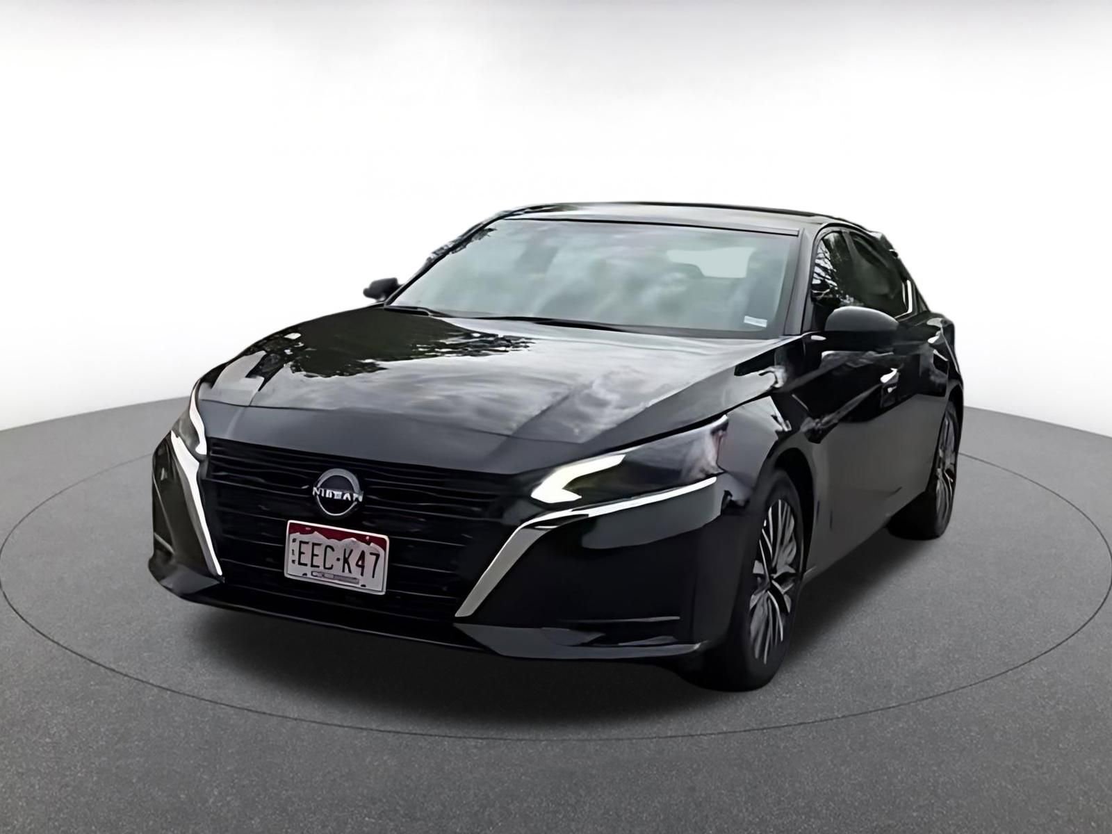 Used 2025 Nissan Altima 2.5 SV FWD image 4
