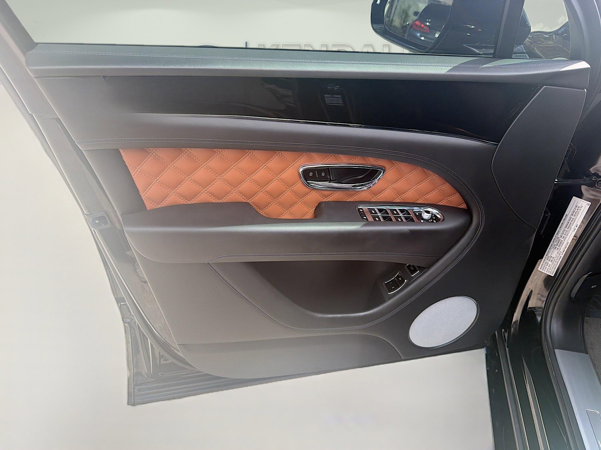 Used 2022 Bentley Bentayga AWD/4WD image 17