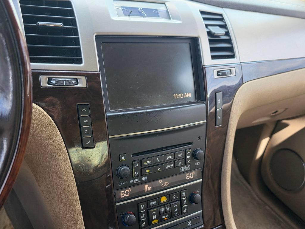 Used 2011 Cadillac Escalade ESV Premium RWD image 26