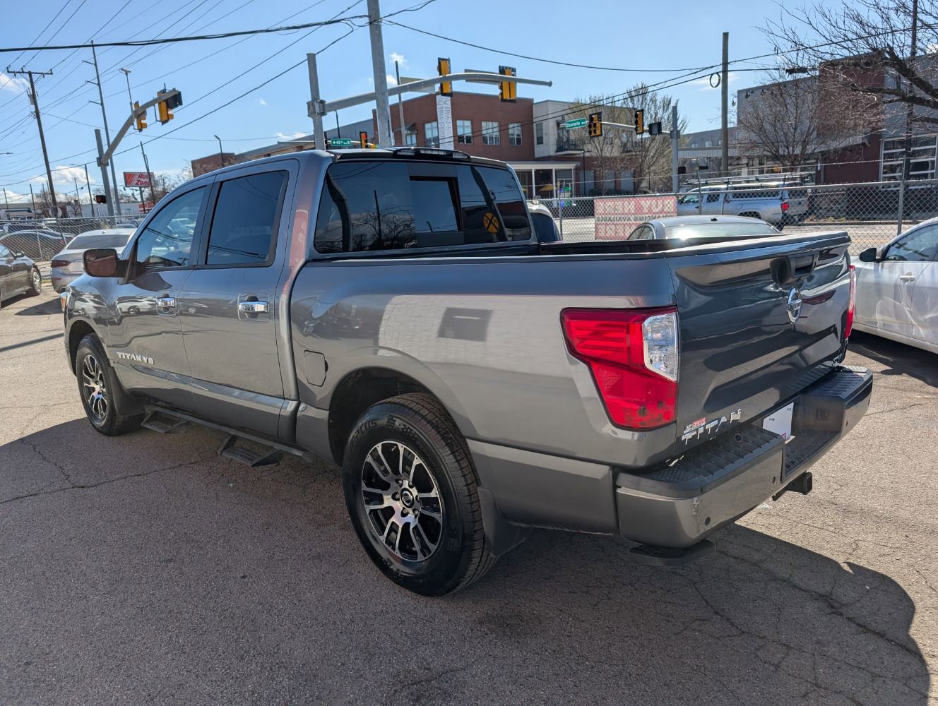 Used 2020 Nissan Titan SV w/ SV Convenience Package image 8