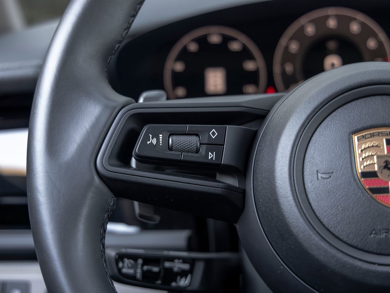 Certified 2025 Porsche Panamera RWD image 30
