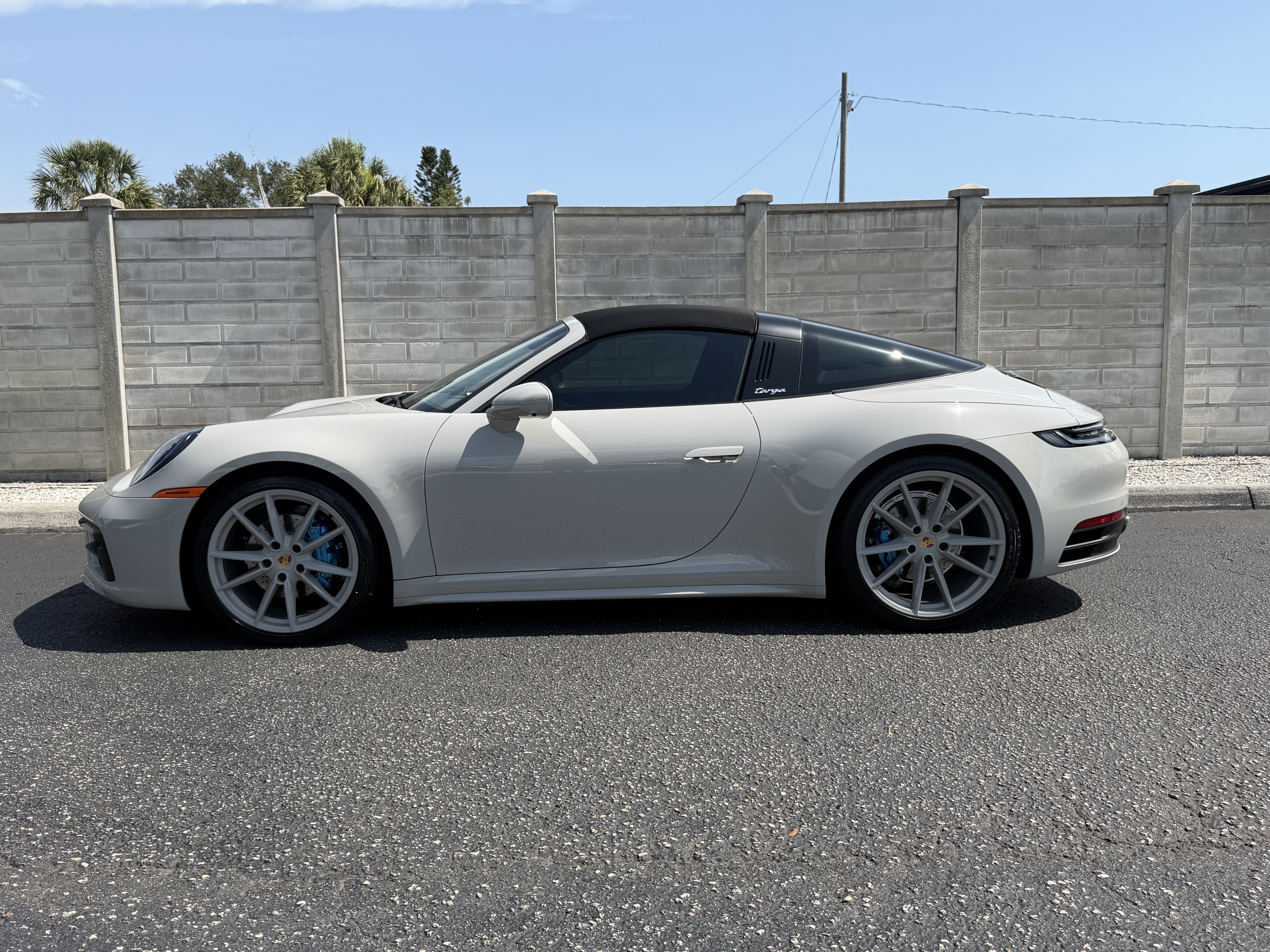 Certified 2022 Porsche 911 Targa 4 AWD/4WD image 2