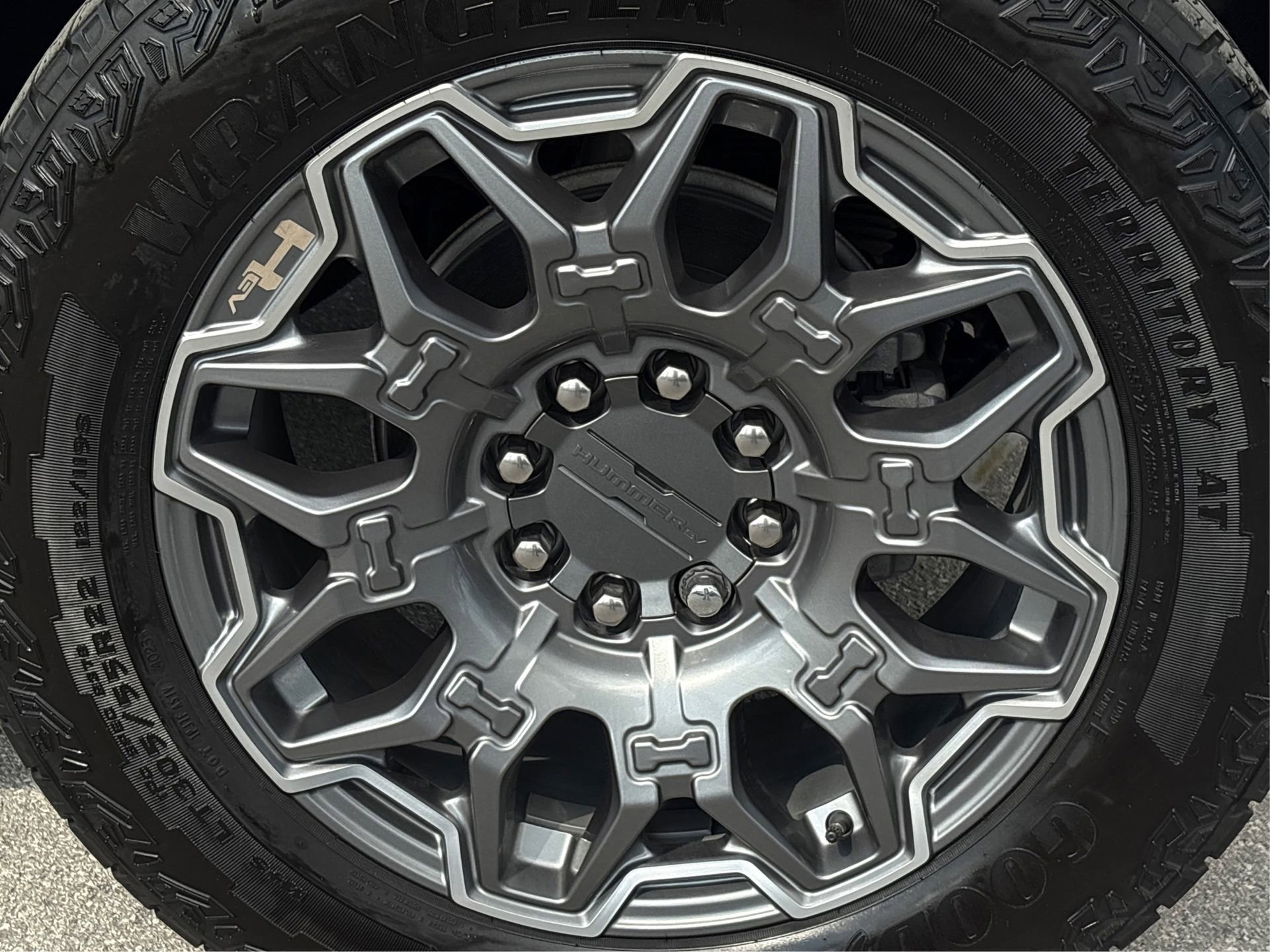 Used 2024 GMC Hummer EV 3X w/ LPO, Roof Cross Rail Package image 13