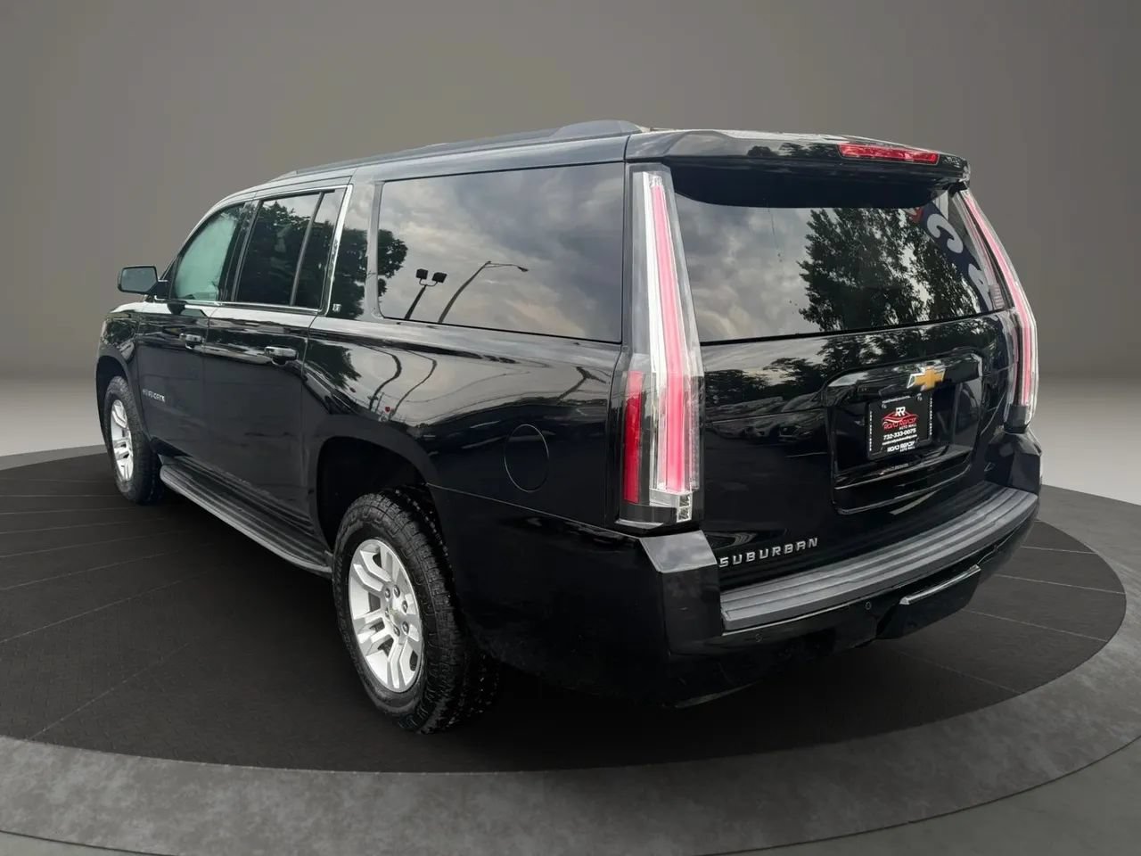 Used 2017 Chevrolet Suburban LT AWD/4WD image 9