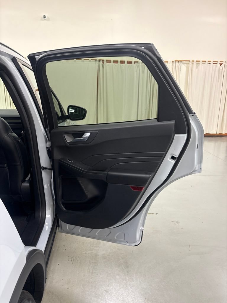 Used 2025 Ford Escape ST-Line Select AWD/4WD image 29