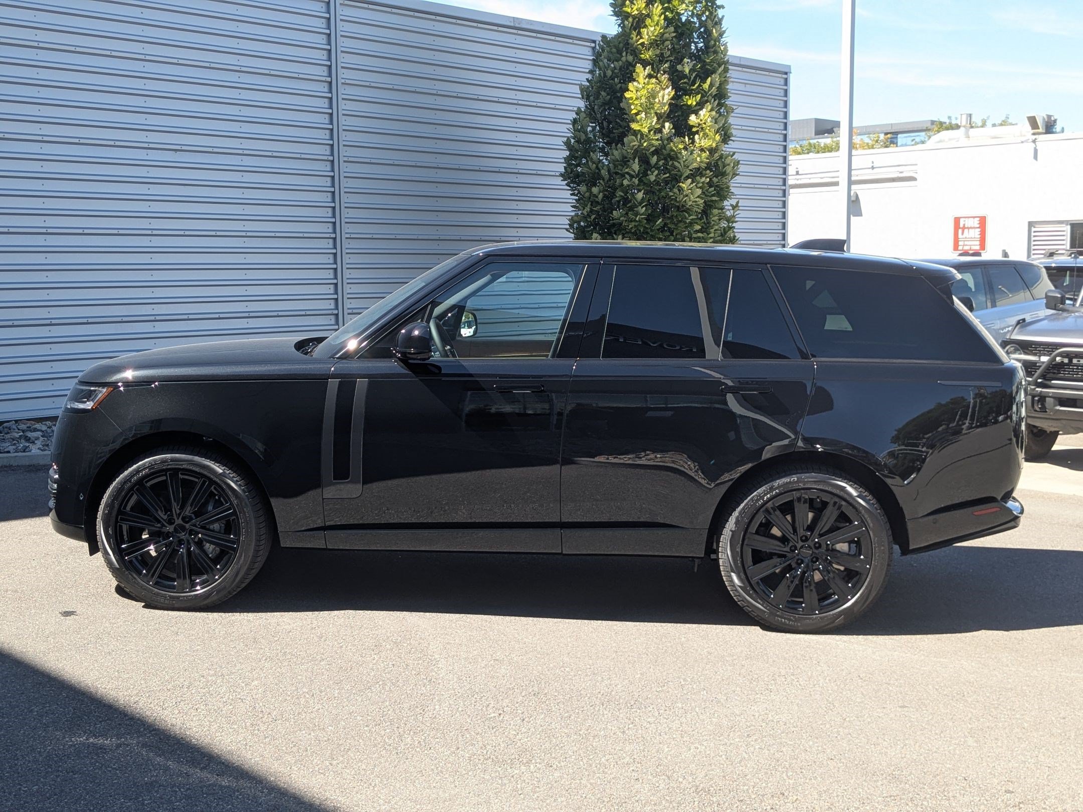 New 2026 Land Rover Range Rover SE AWD/4WD image 8