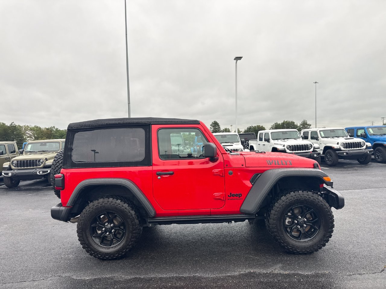 Used 2025 Jeep Wrangler Sport AWD/4WD image 2