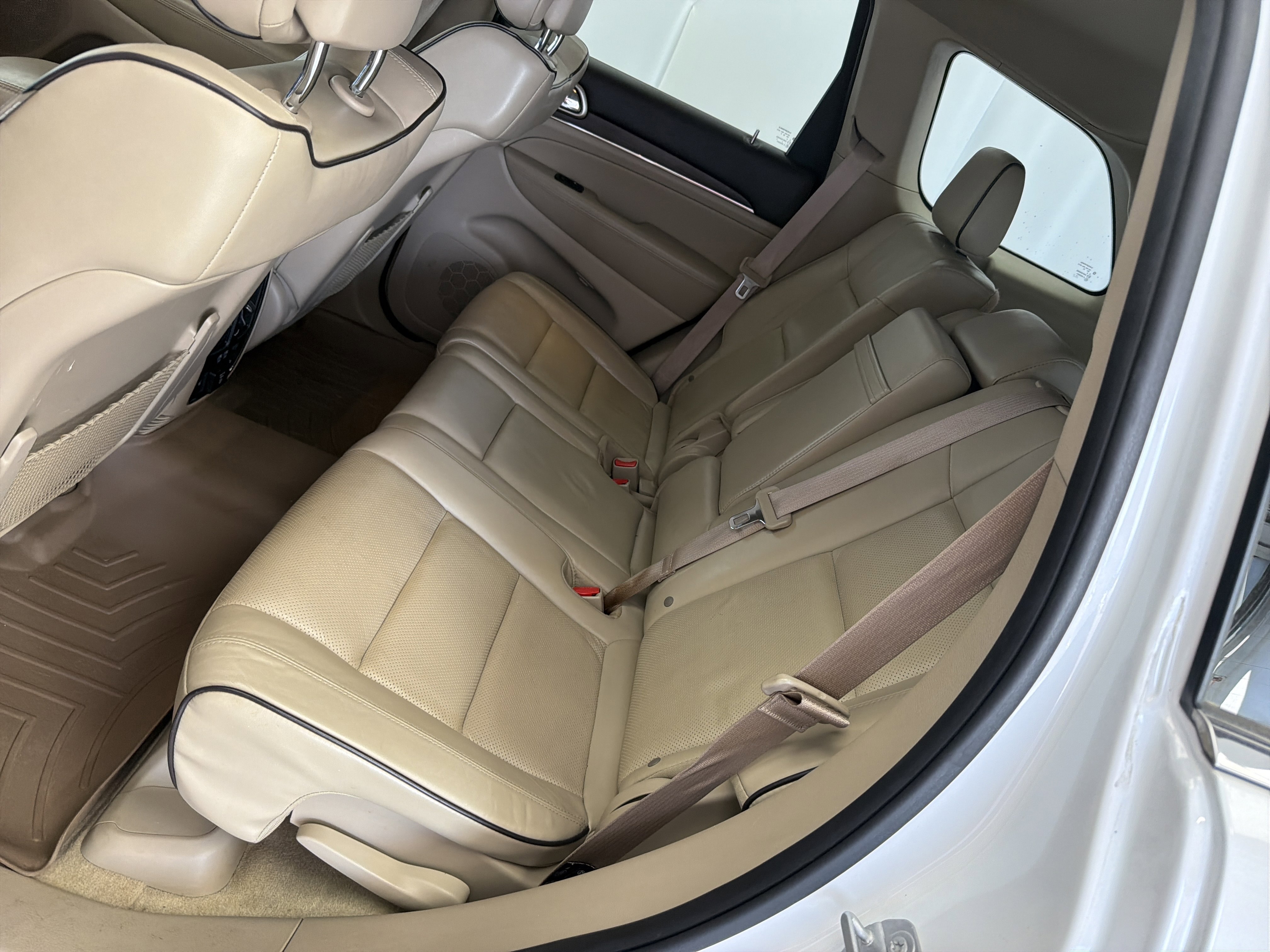 Used 2017 Jeep Grand Cherokee Overland image 15