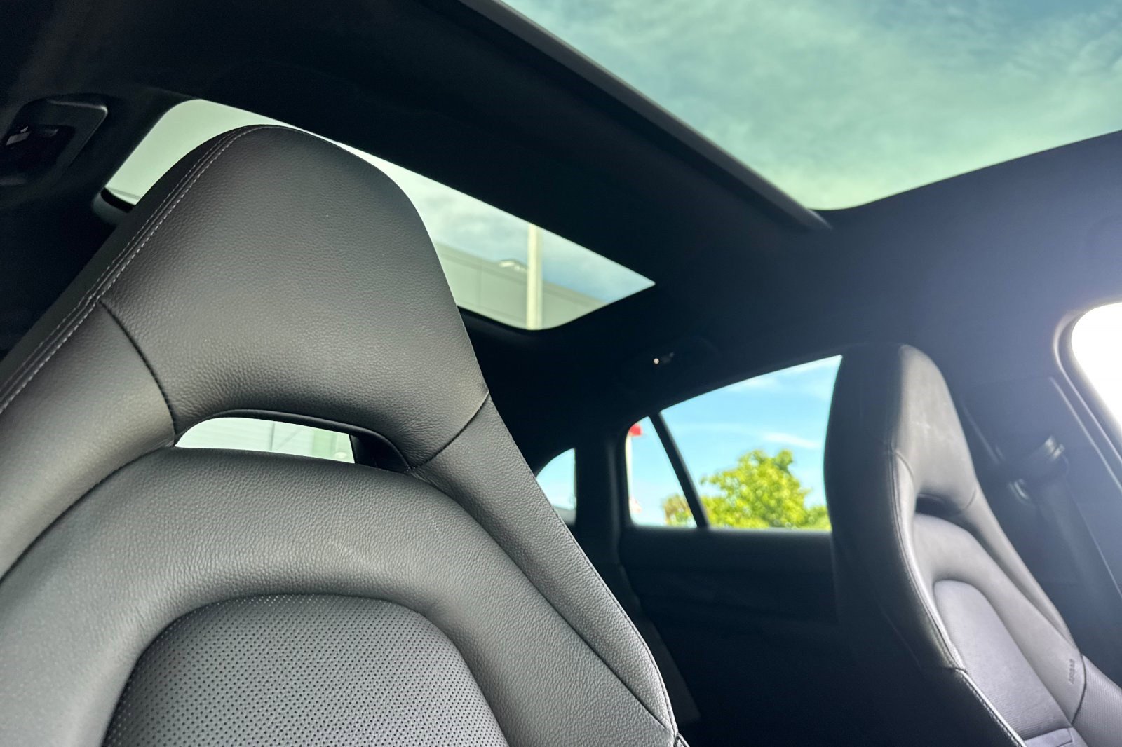 Used 2018 Porsche Panamera 4 image 28