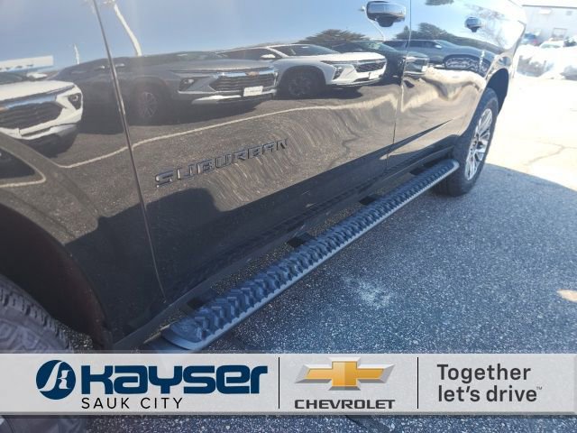 Used 2025 Chevrolet Suburban Z71 image 8