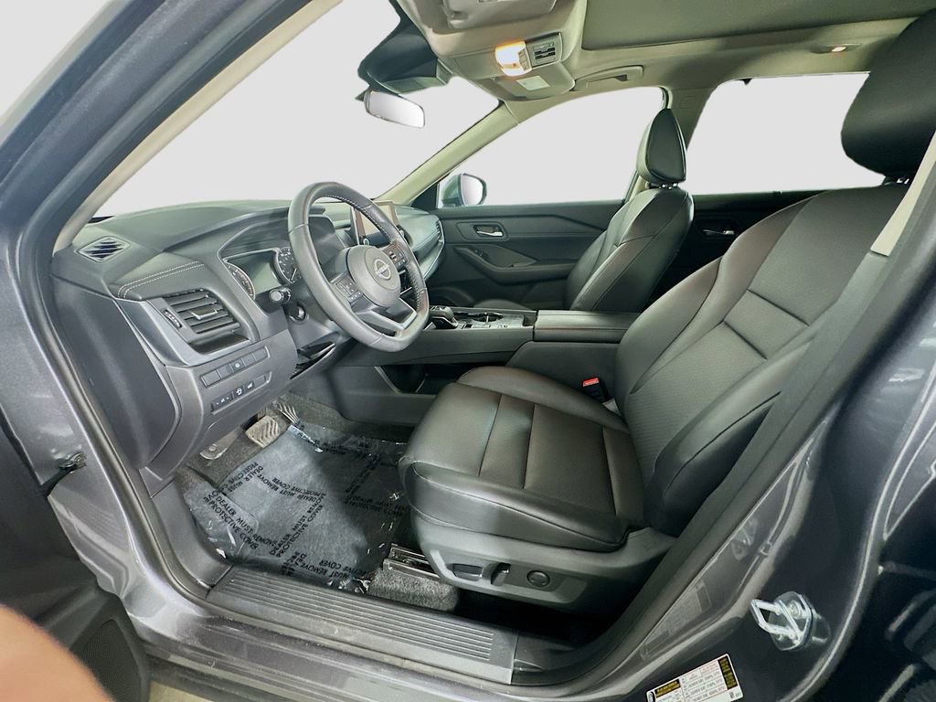 Used 2024 Nissan Rogue SV w/ SV Premium Package FWD image 5