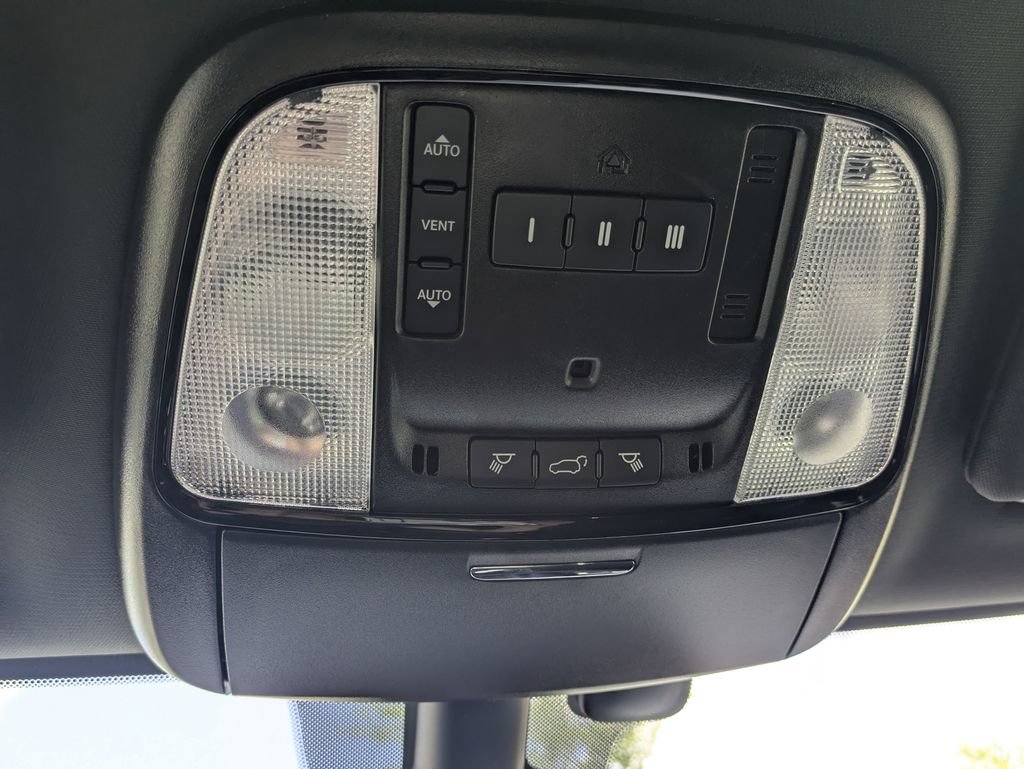 Used 2025 Dodge Durango SRT Hellcat w/ Trailer Tow Group IV AWD/4WD image 31