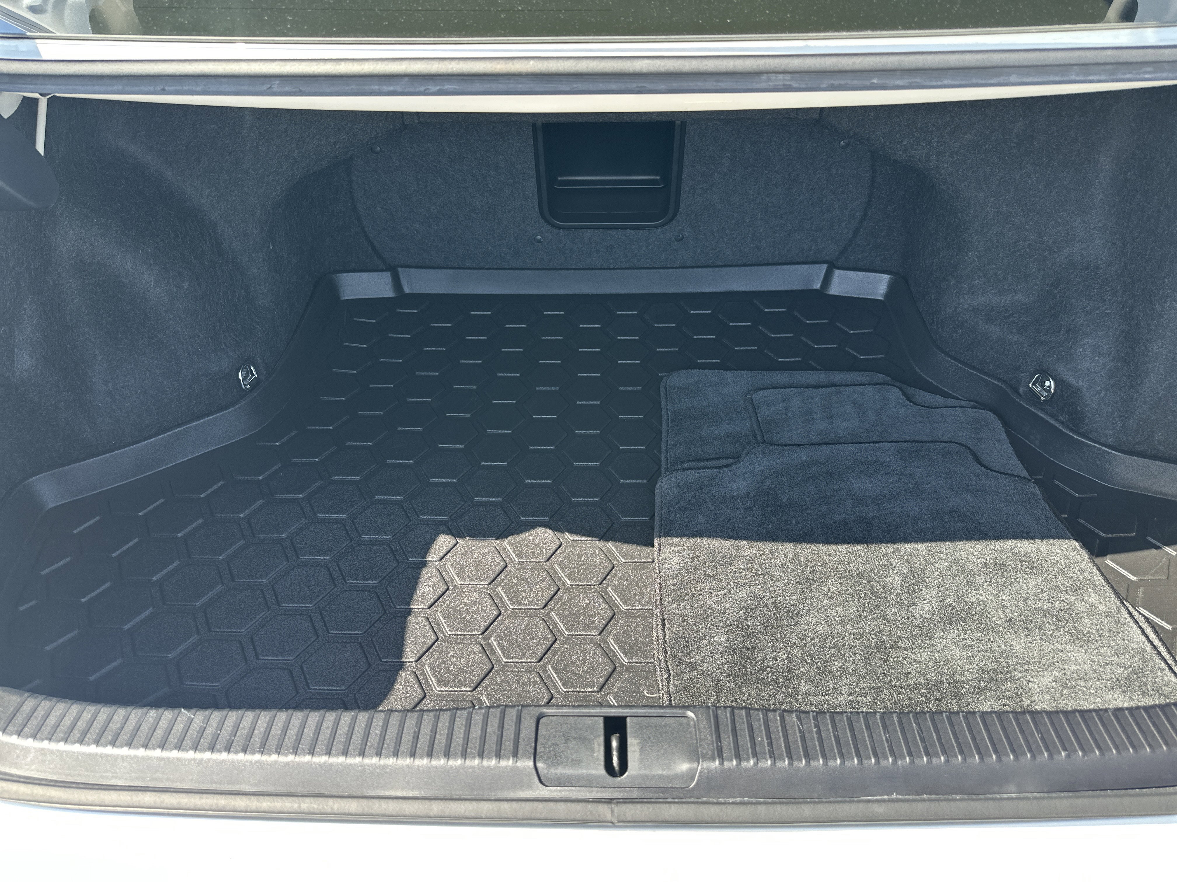 Used 2016 Lexus ES 350 w/ Premium Package w/Wood Trim FWD image 17