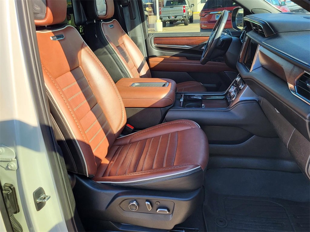 Used 2023 GMC Yukon XL Denali Ultimate image 10