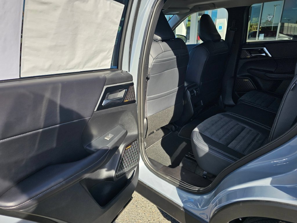 New 2026 Mitsubishi Outlander SE AWD/4WD image 11