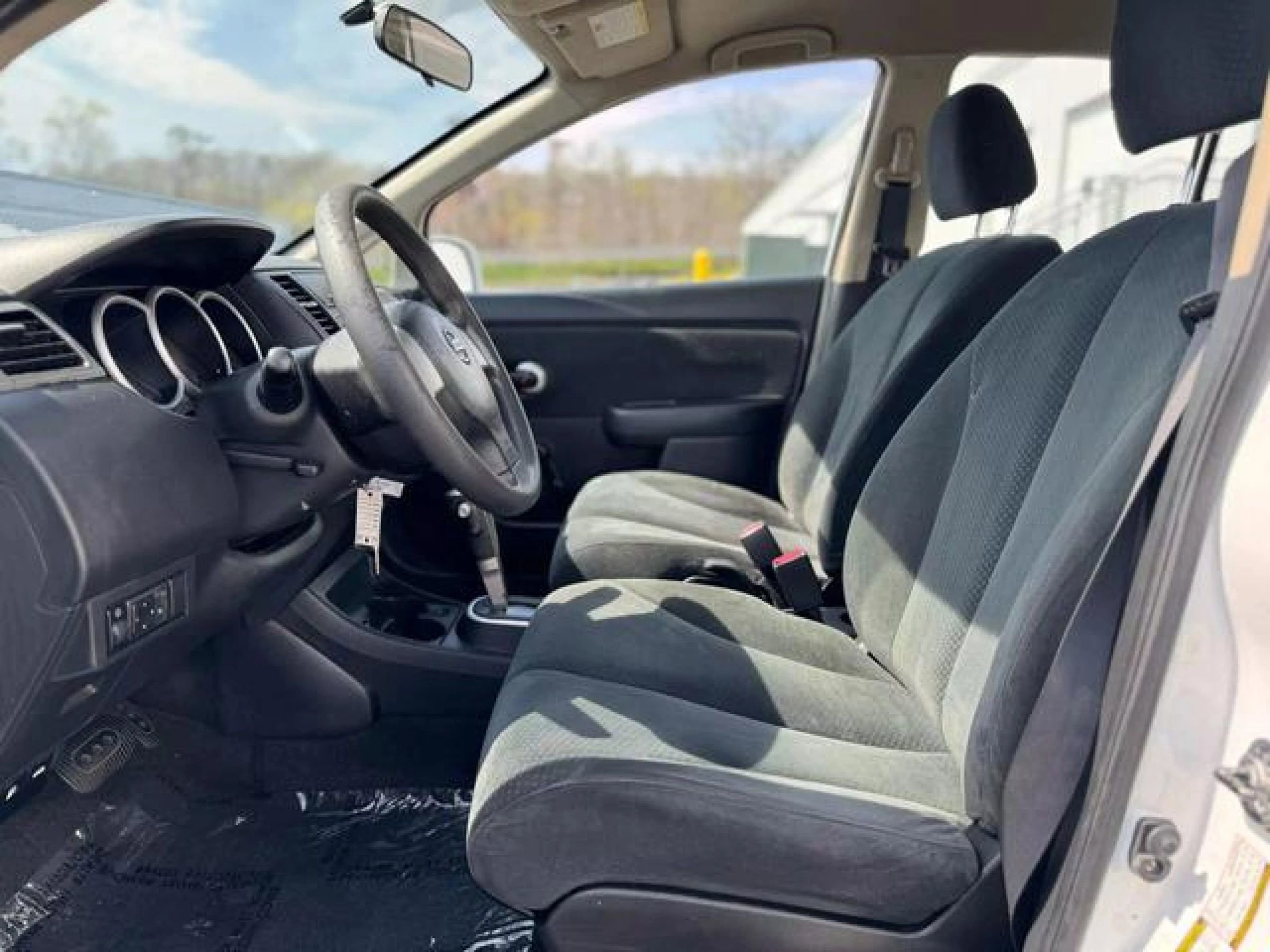 Used 2011 Nissan Versa 1.8 S FWD image 18