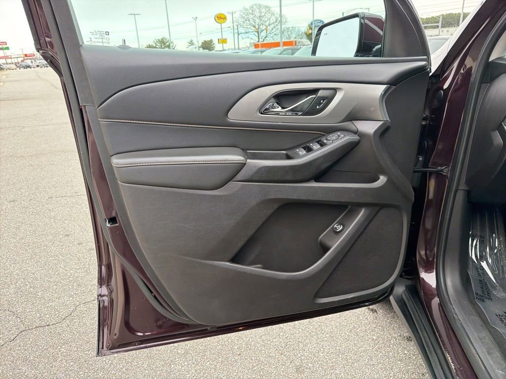 Used 2018 Chevrolet Traverse LT image 12