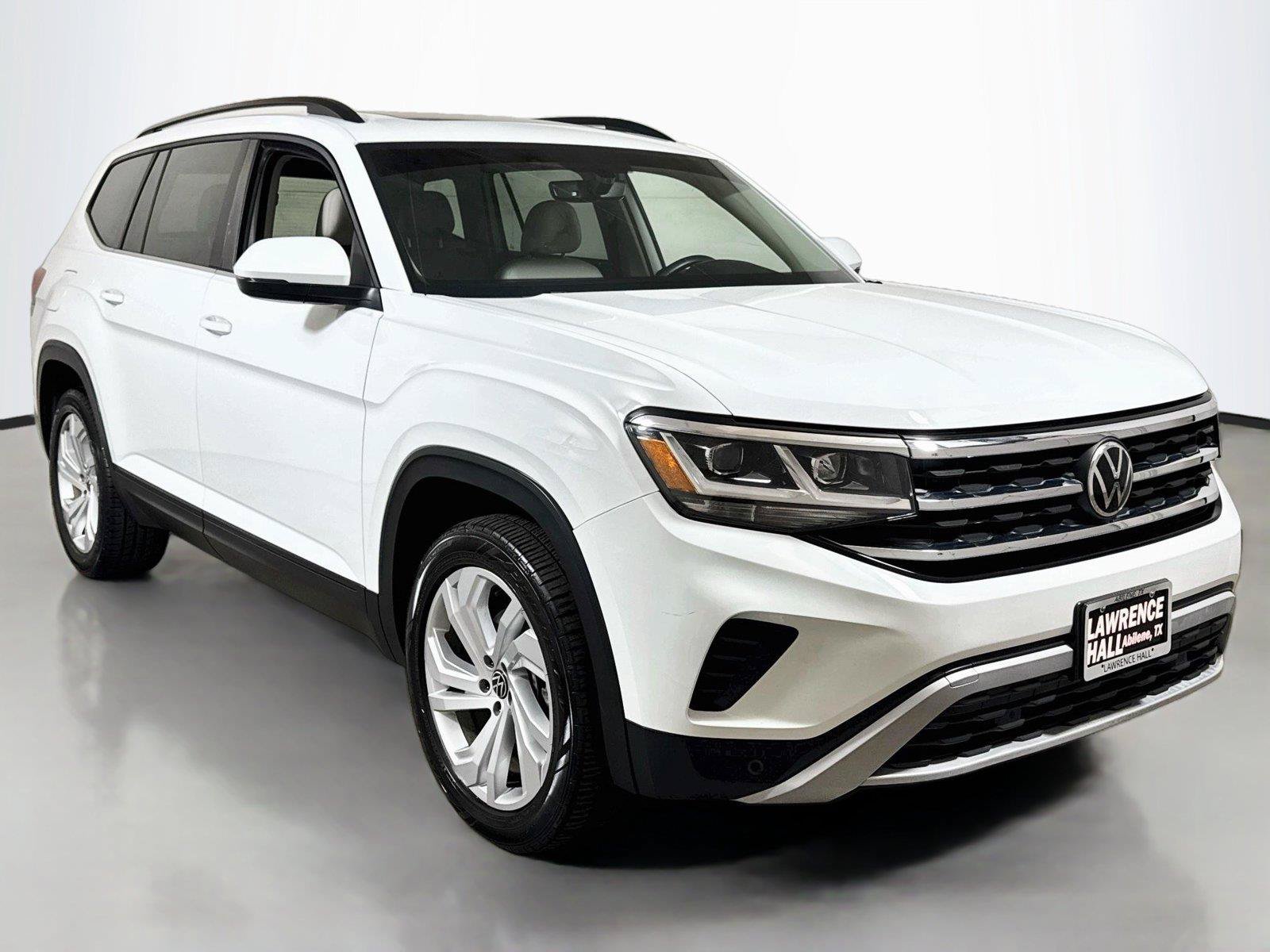 Used 2021 Volkswagen Atlas SE w/ Panoramic Sunroof Package FWD image 3