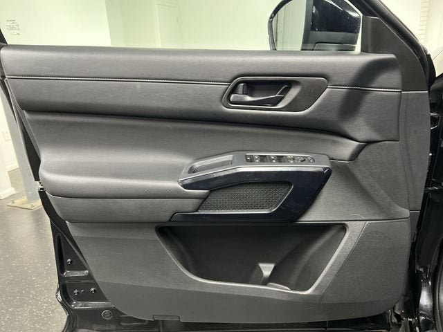 Used 2024 Nissan Pathfinder S FWD image 21