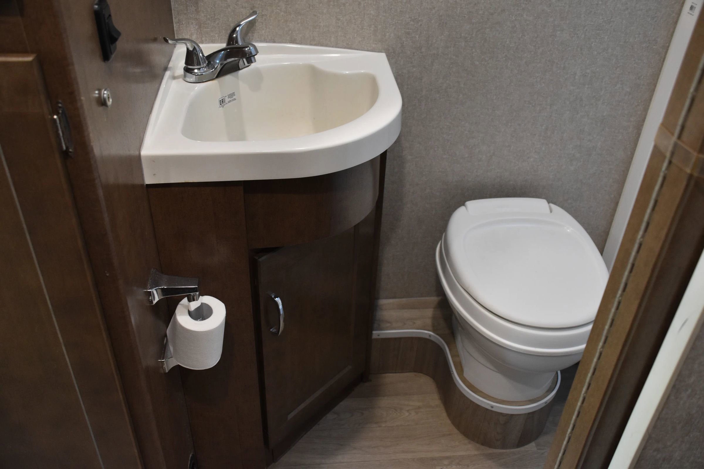 Used 2018 Mercedes-Benz Sprinter 3500 image 25