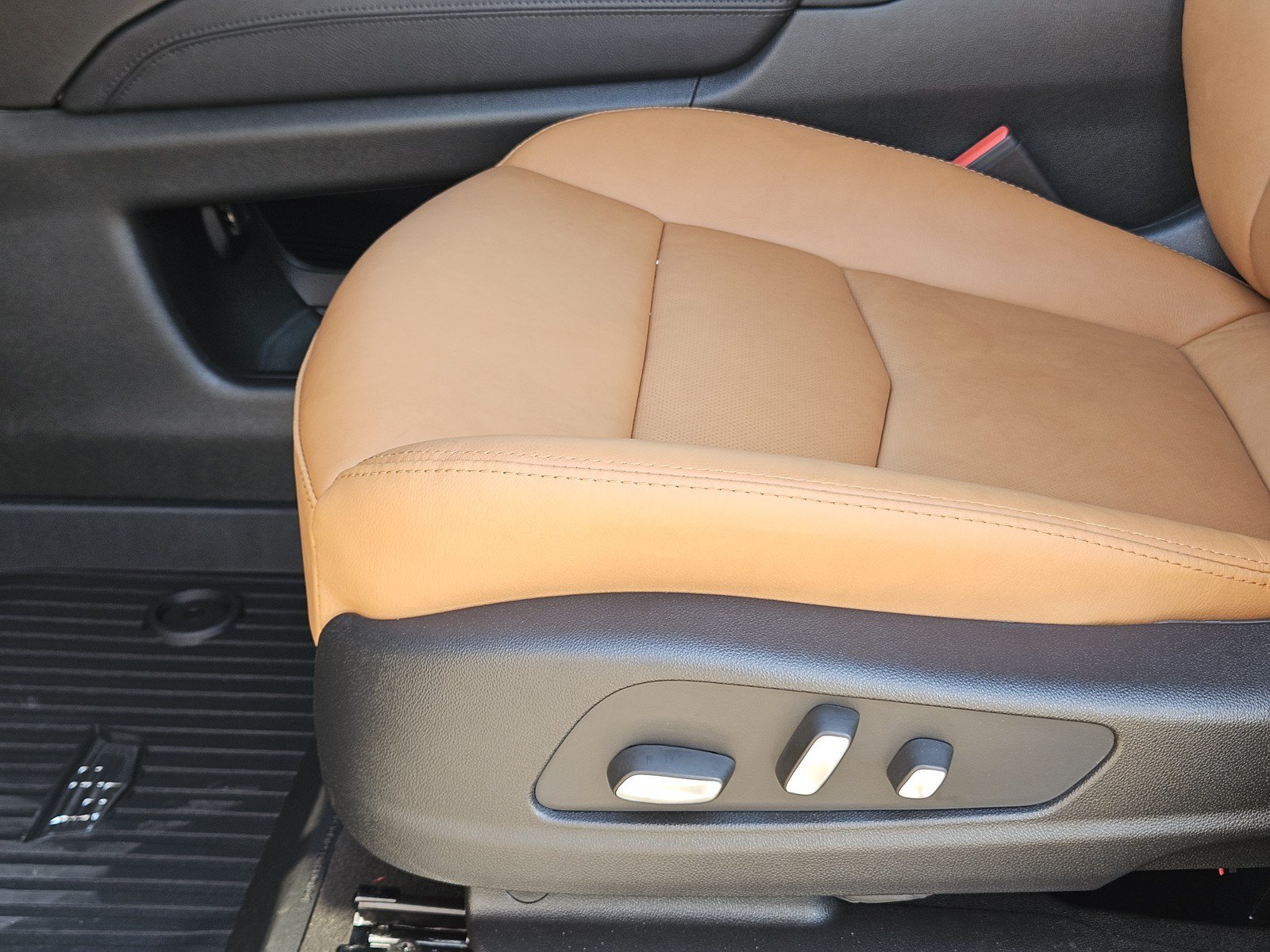 New 2026 Cadillac XT5 Premium Luxury w/ LPO, Floor Liner Package FWD image 17
