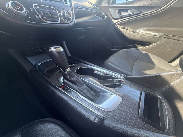Used 2019 Chevrolet Malibu LT w/ Leather Package FWD image 19