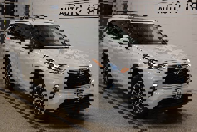 Used 2022 Toyota Highlander XLE