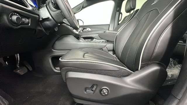 New 2027 Chrysler Pacifica Limited w/ S Appearance Package AWD/4WD image 22