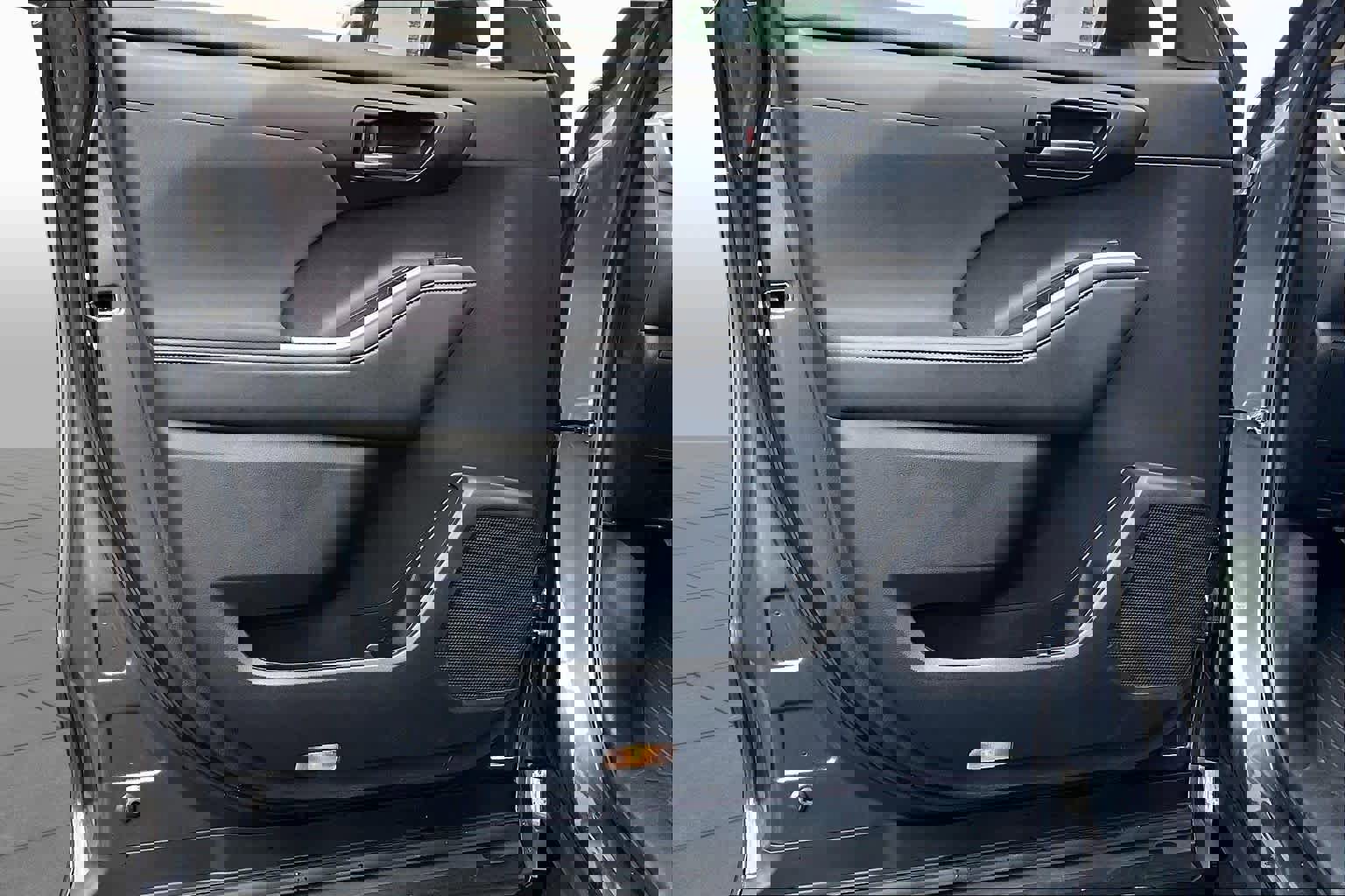 Used 2022 Toyota Highlander LE image 21