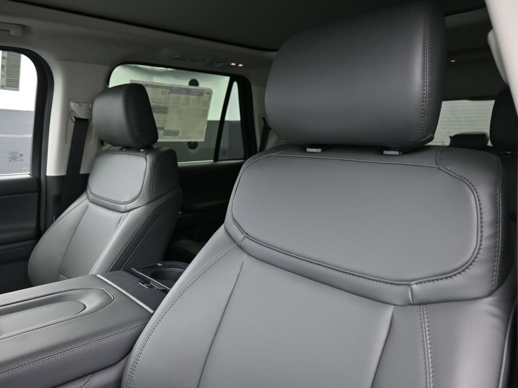 New 2026 Ford Expedition Active image 18