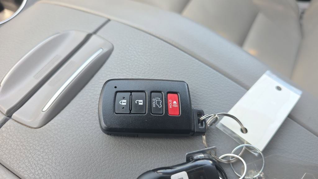Used 2018 Toyota Highlander Limited AWD/4WD image 28