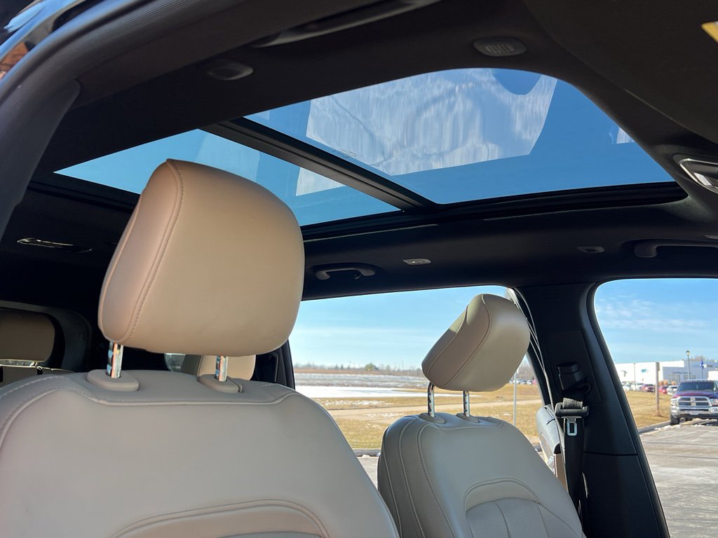 Used 2024 Jeep Grand Cherokee L Limited w/ Luxury Tech Group II image 30