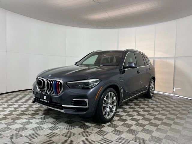 Used 2022 BMW X5 xDrive45e w/ Climate Comfort Package image 3