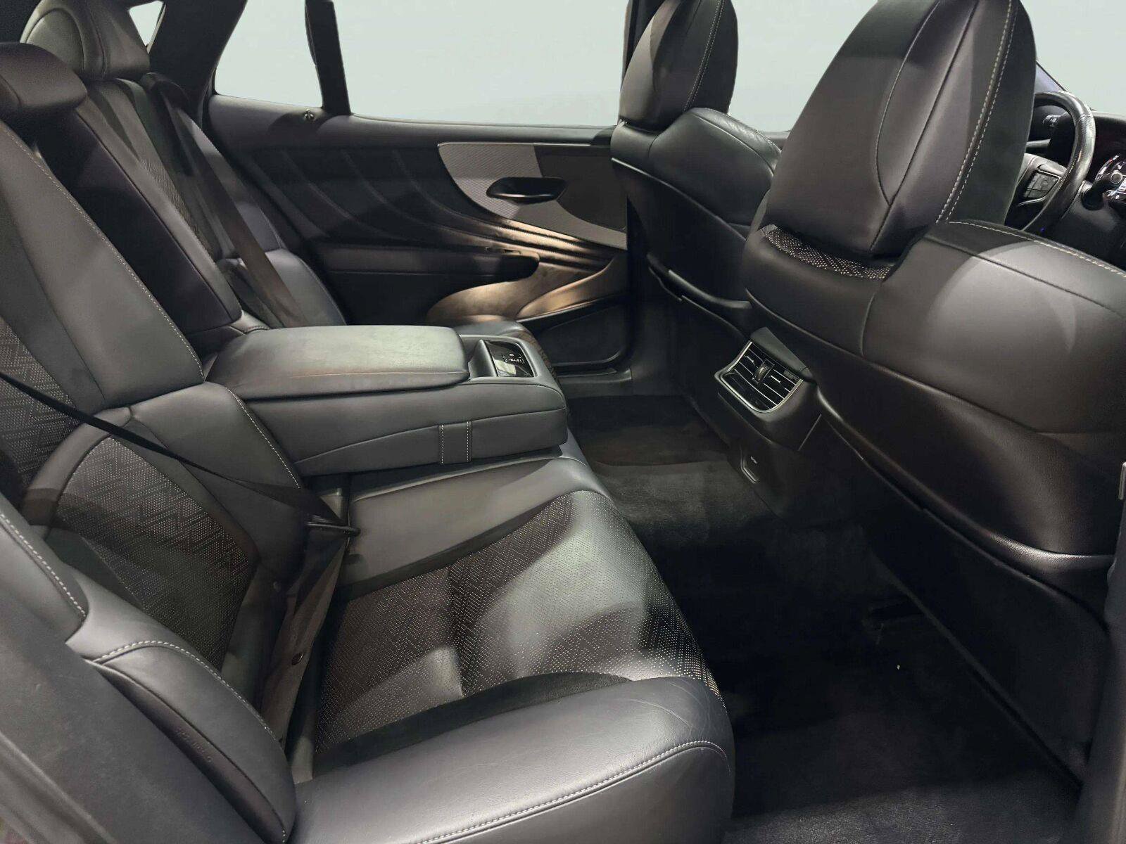 Used 2018 Lexus LS 500 F Sport w/ Accessory Package (Z2) RWD image 47