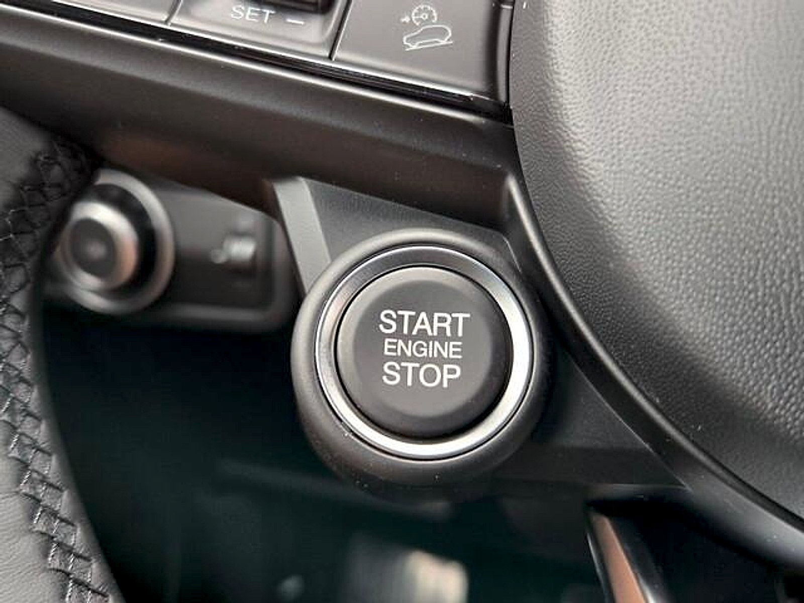 New 2026 Alfa Romeo Stelvio Sprint w/ Convenience Package AWD/4WD image 15