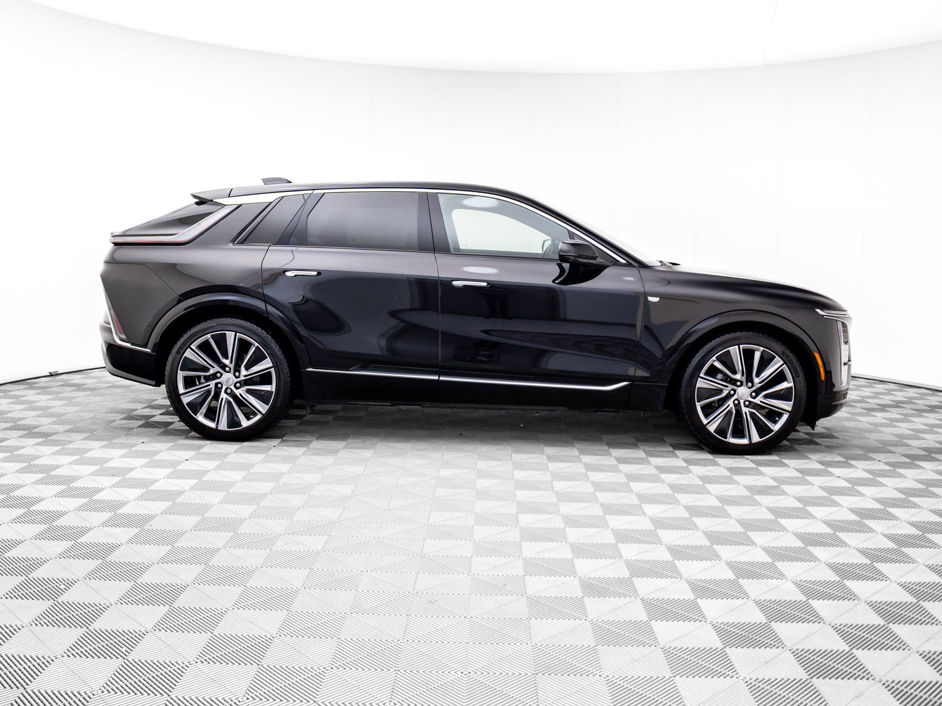 Certified 2025 Cadillac Lyriq Luxury w/ LPO, Floor Liner Package image 7