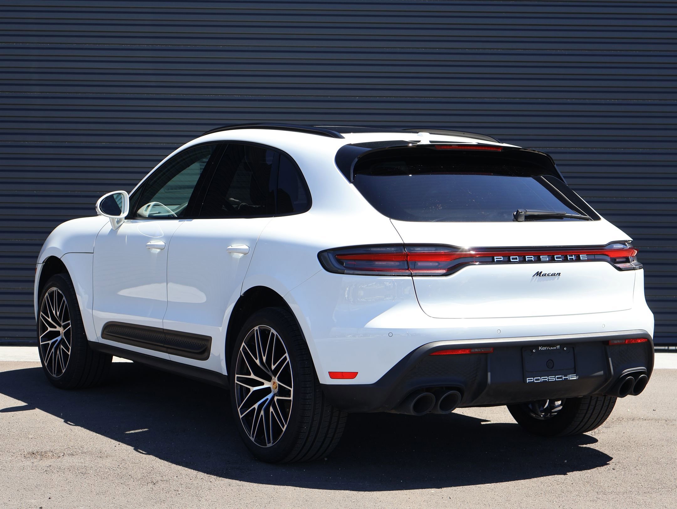Certified 2026 Porsche Macan AWD/4WD image 3