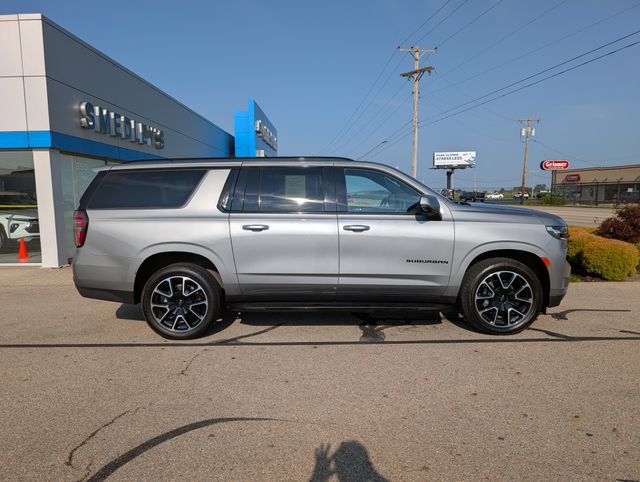 Used 2023 Chevrolet Suburban RST w/ Luxury Package AWD/4WD image 32