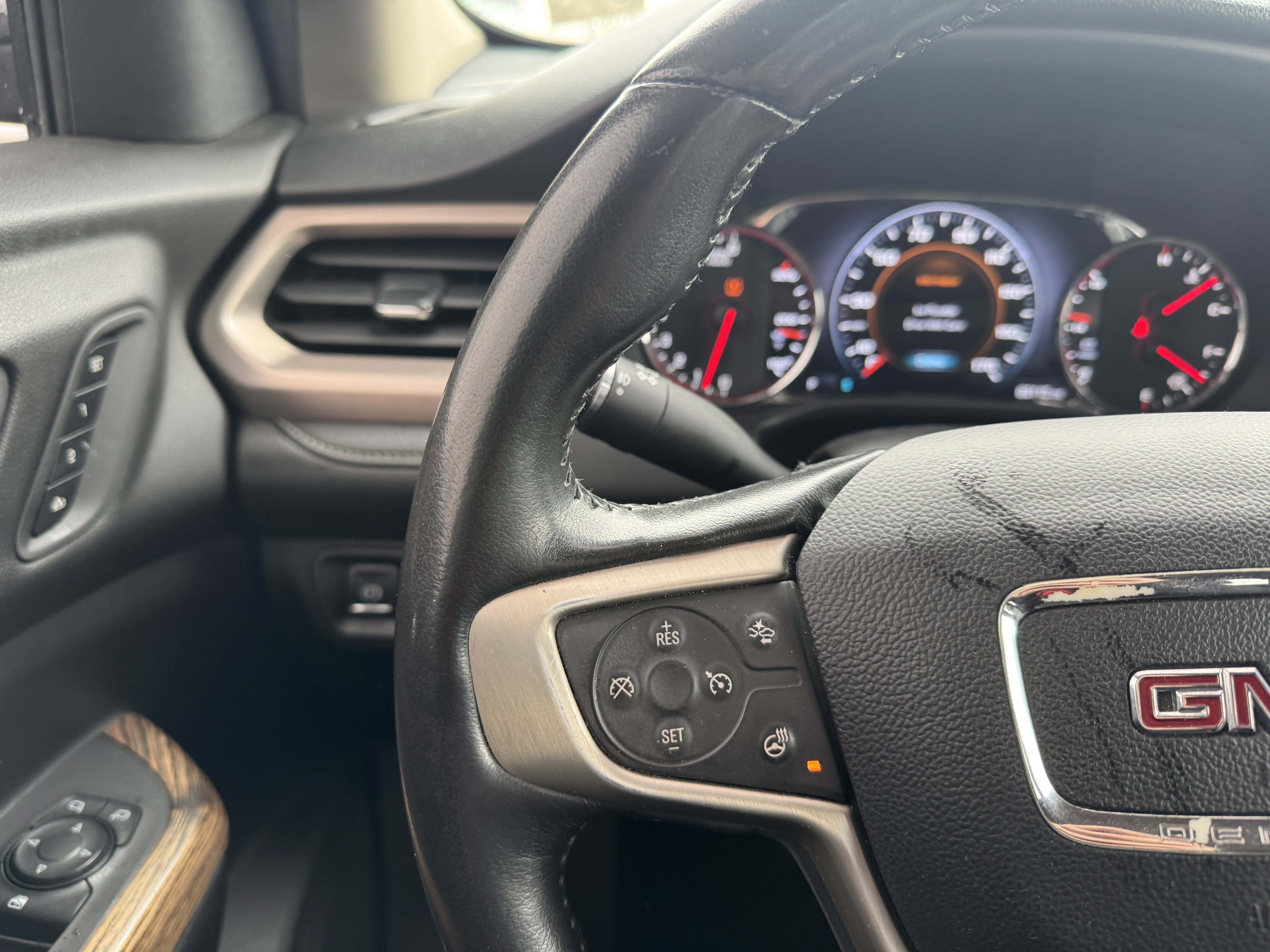 Used 2019 GMC Acadia Denali w/ Technology Package image 25