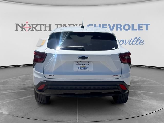 Used 2025 Chevrolet Trax RS w/ Sunroof Package FWD image 4