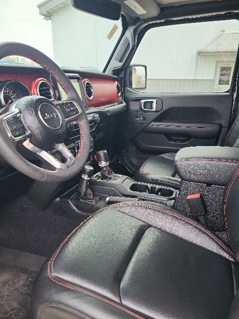 Used 2023 Jeep Gladiator Rubicon w/ Cold Weather Group AWD/4WD image 13