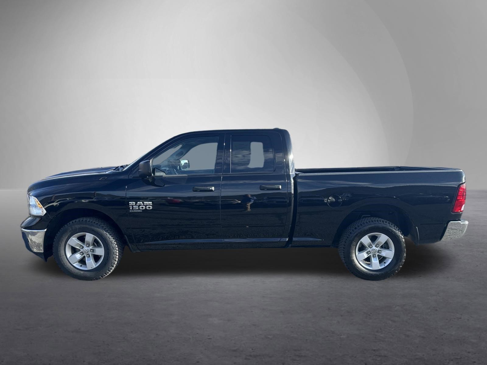 Used 2024 RAM 1500 Classic SLT AWD/4WD image 7