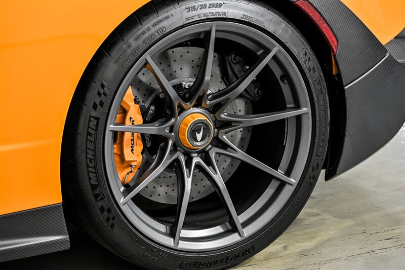 Used 2019 McLaren Senna RWD image 22